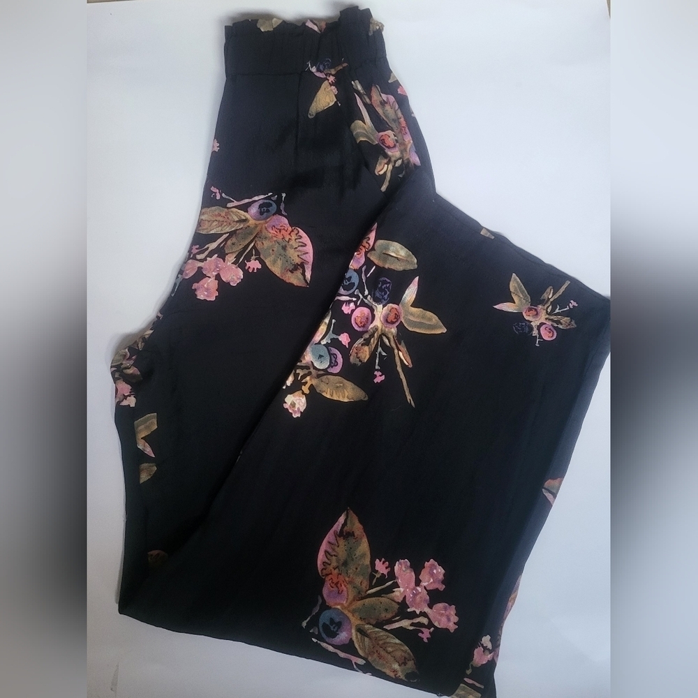Everly Black Floral Trousers Pants,size S